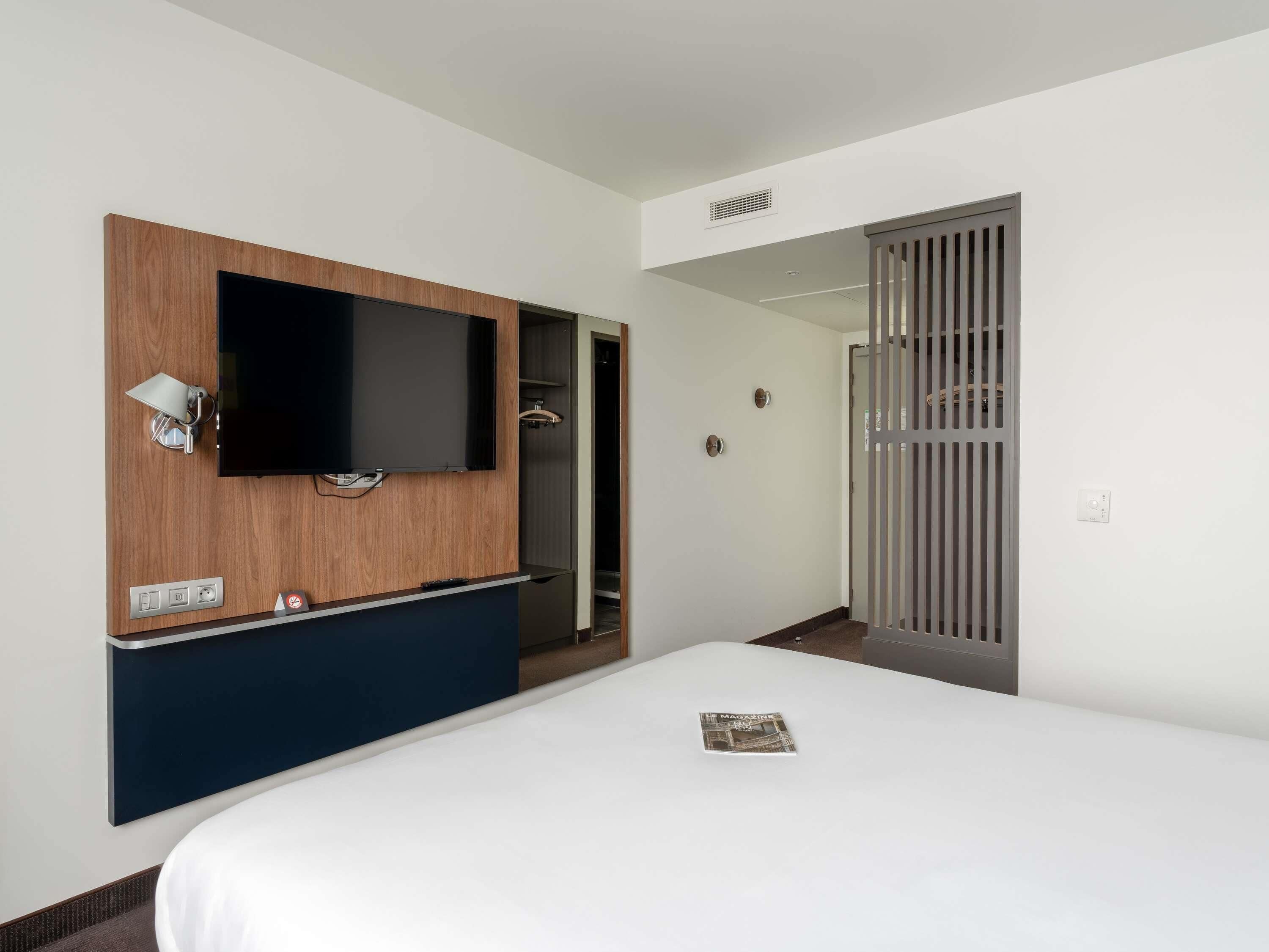 standard room, 1 double bed | soundproofing, free cots/infant beds, free wifi, bed sheets