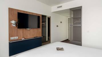 Chambre Standard, 1 lit double | Chambres insonorisées, Wi-Fi gratuit, draps fournis, réveils