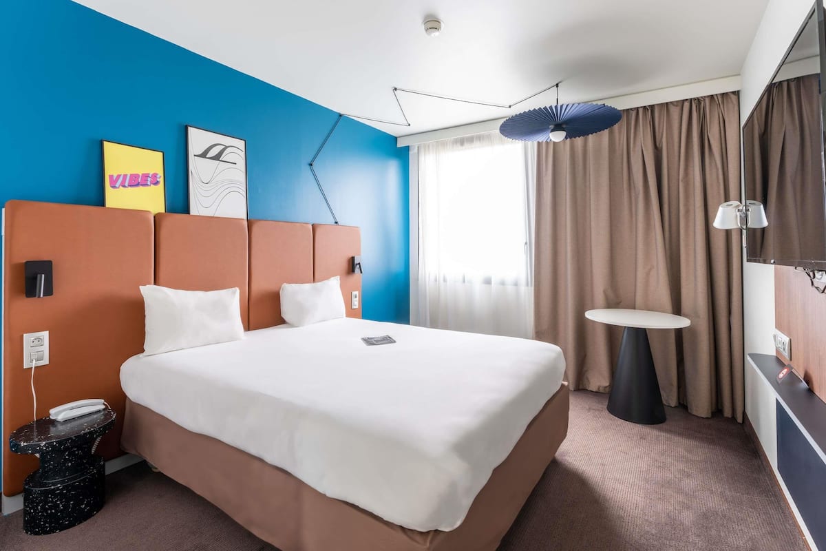 standard room, 1 double bed | soundproofing, free cots/infant beds, free wifi, bed sheets