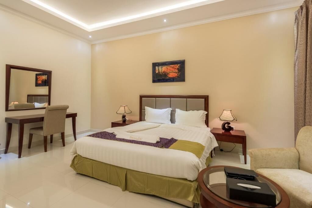 Hypo-allergenic bedding, in-room safe, desk, soundproofing