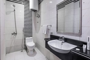 Apartment, 1 Bedroom, Kitchen | Bathroom | Shower, free toiletries, hair dryer, slippers - Taleen Durrat Al Nakhil (Riyadh)