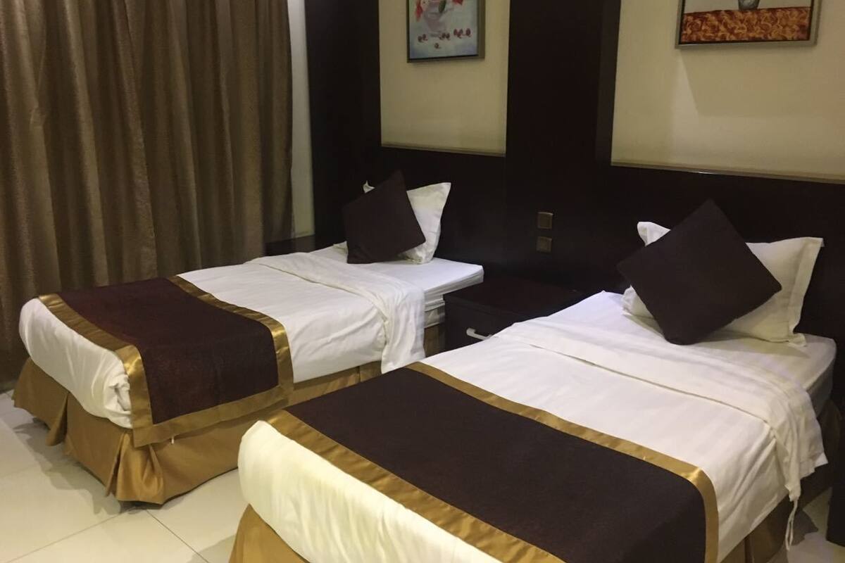 Zimmersafe, Schreibtisch, schallisolierte Zimmer, Bügeleisen/Bügelbrett