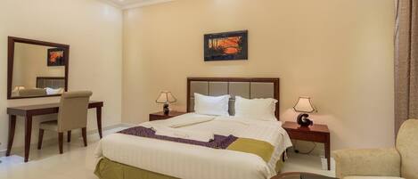 Hypo-allergenic bedding, in-room safe, desk, soundproofing