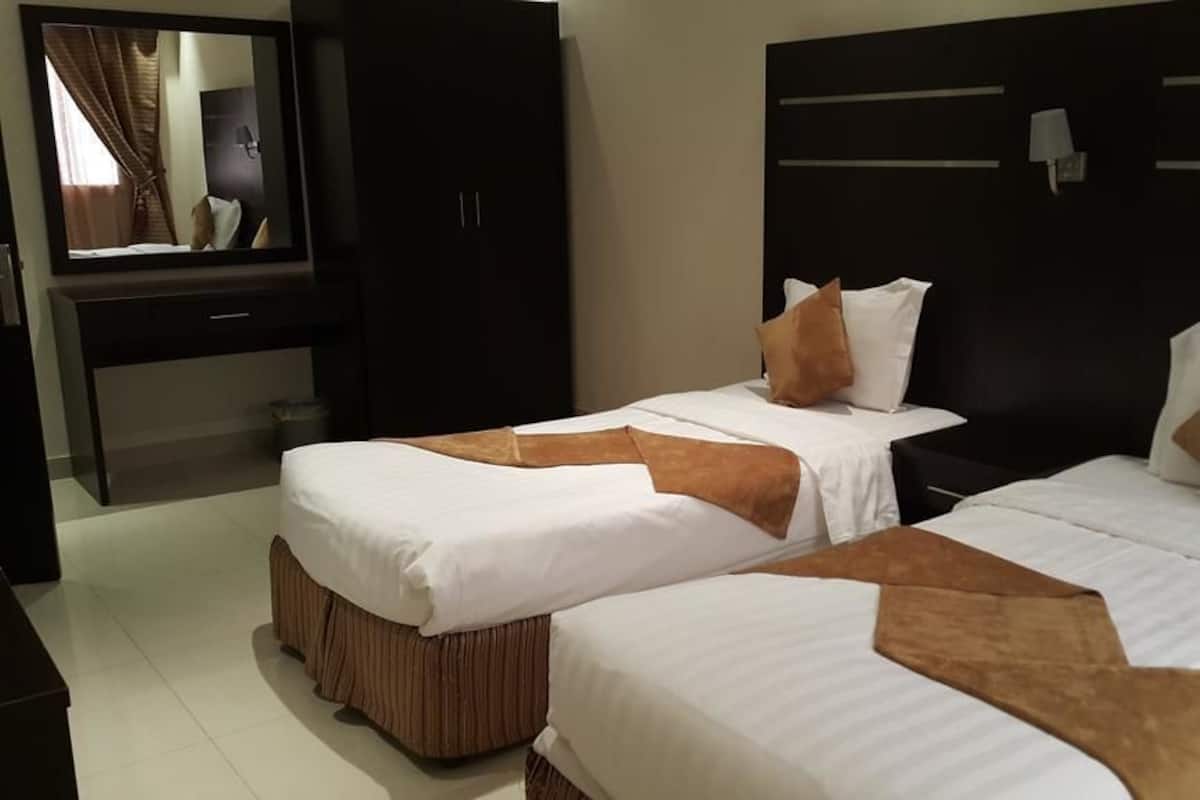 Apartment, 1 Bedroom, Kitchen | Hypo-allergenic bedding, in-room safe, desk, iron/ironing board