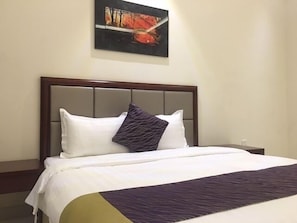 In-room safe, desk, soundproofing, iron/ironing board - Taleen Al Nadwa (Riyadh)