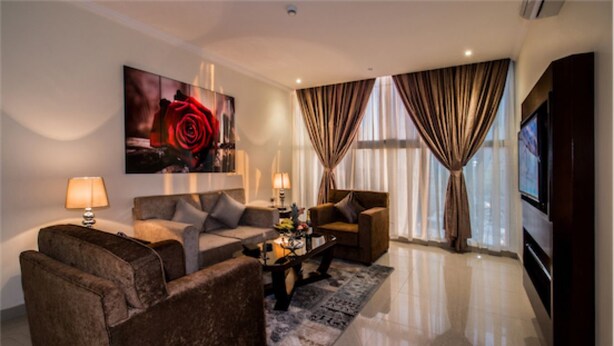 A modern living room with a sofa set, a coffee table, and a TV. - Taleen Al Hasa (Al-Hofuf)