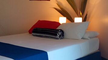 Double Room | Desk, bed sheets