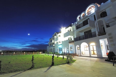 Front of property - evening/night. LongXing B&B