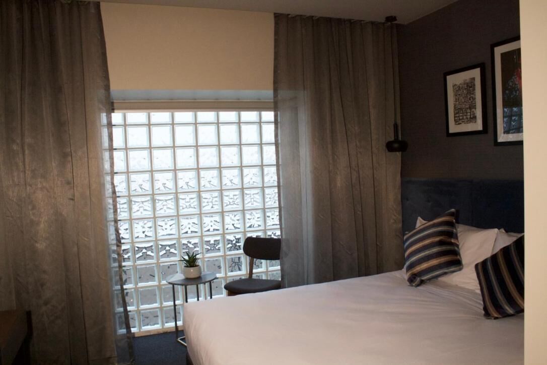 premium bedding, in-room safe, desk, laptop workspace