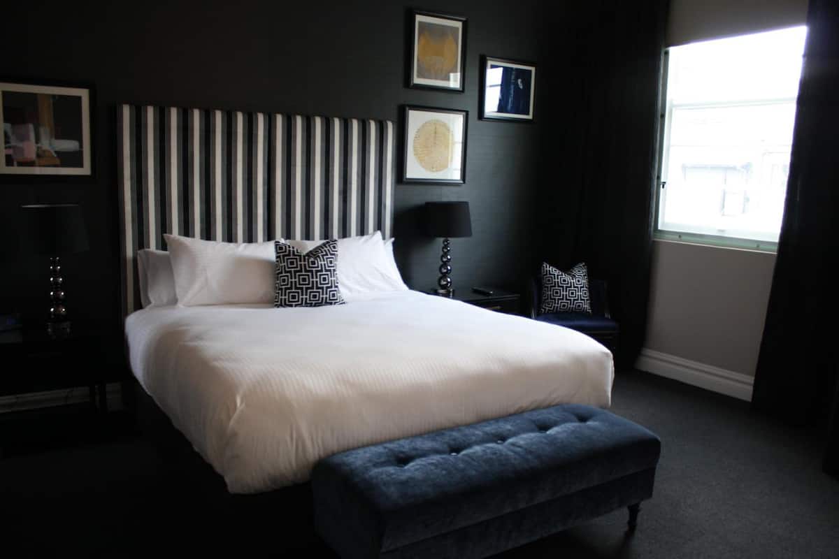 Executive-Suite, 1 King-Bett | 1 Schlafzimmer, hochwertige Bettwaren, Zimmersafe, Schreibtisch