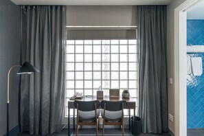 Classic Twin Room | Premium bedding, in-room safe, desk, laptop workspace