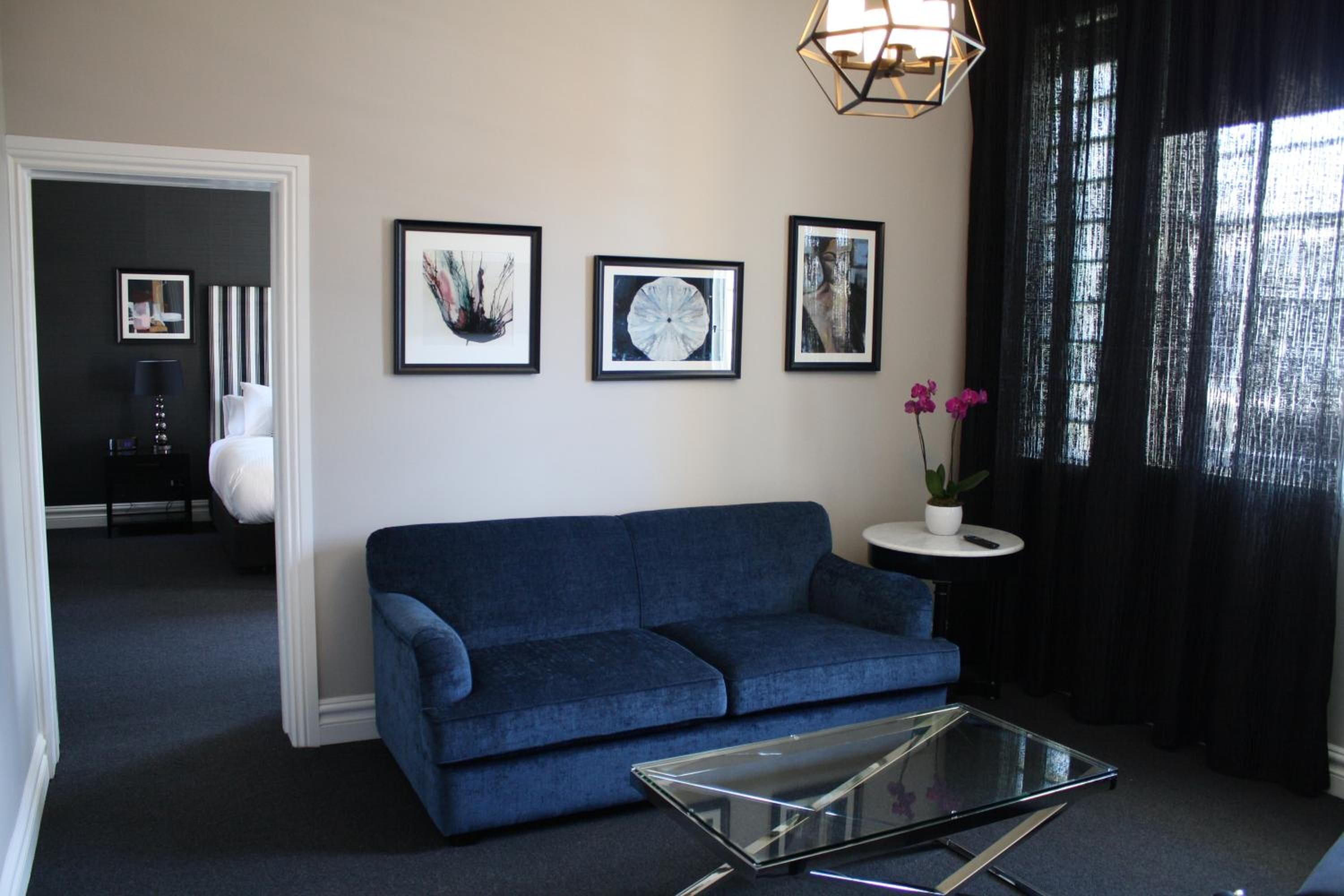 40-inch flat-screen tv with cable channels, tv