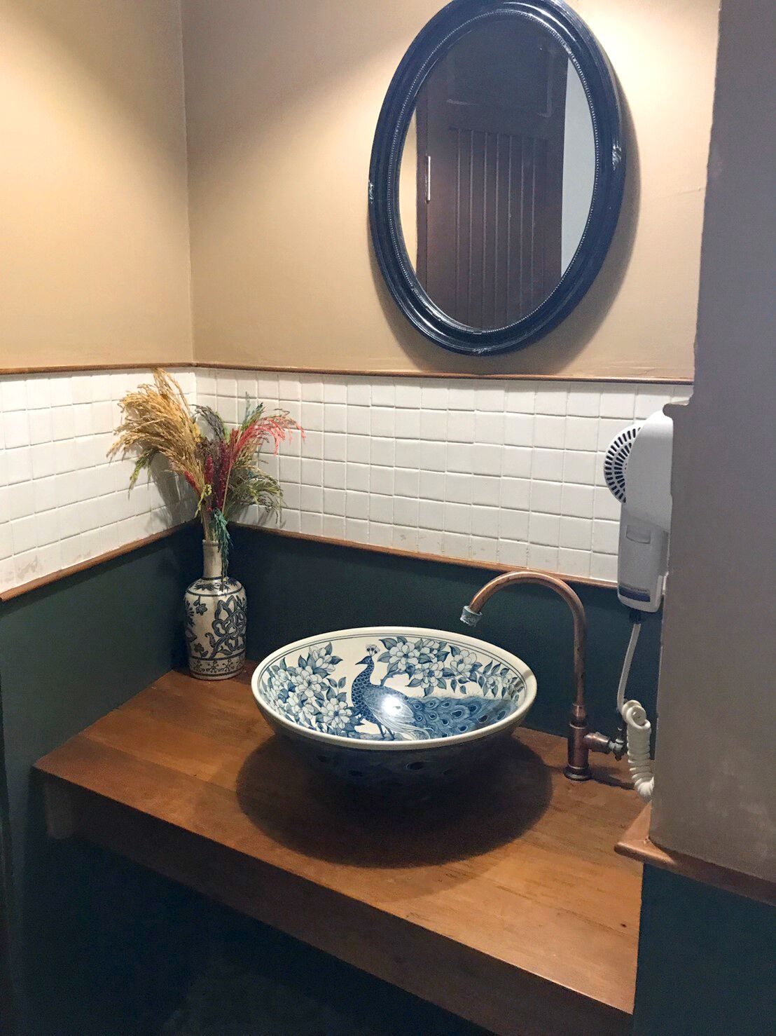 standard double room | bathroom sink