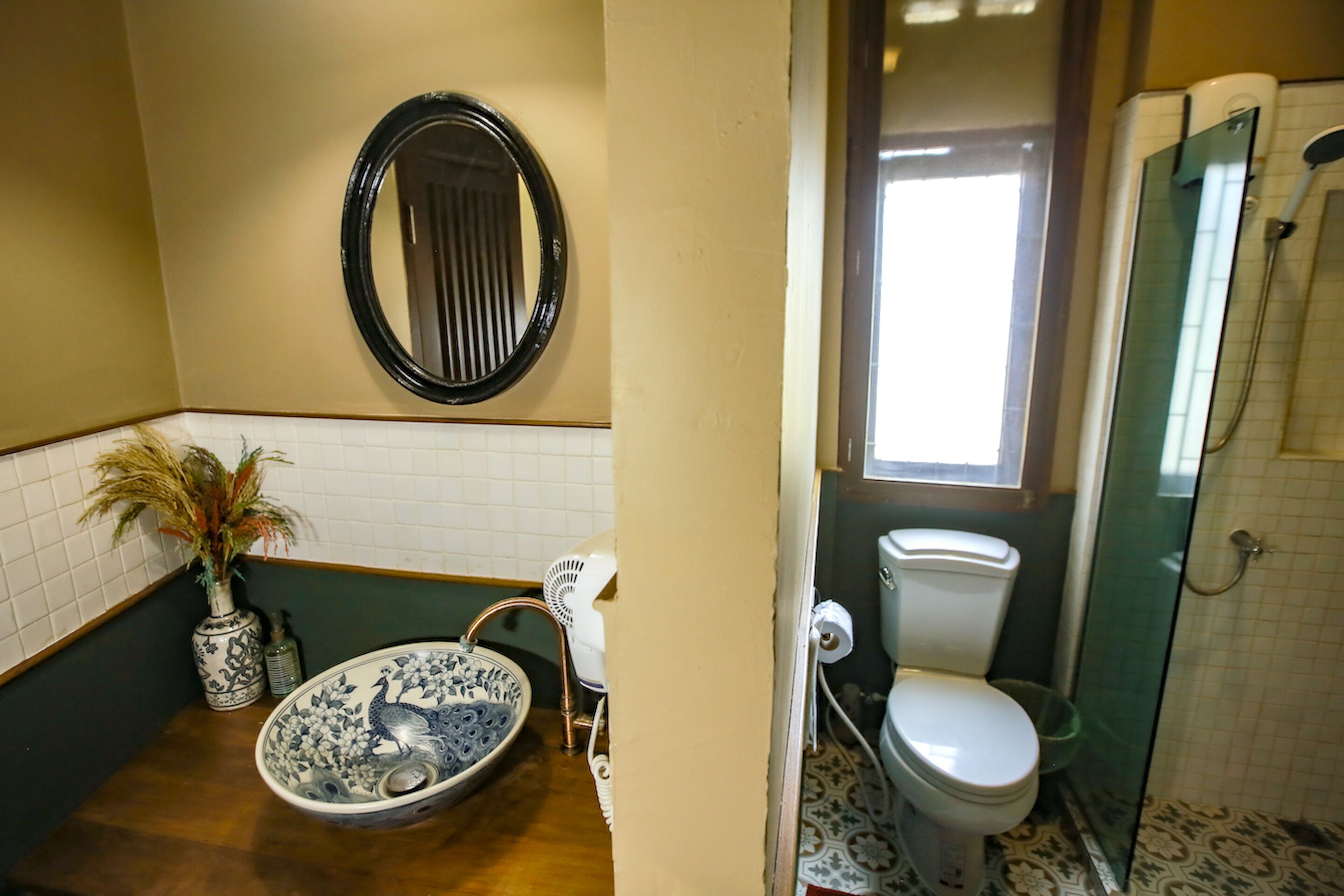 deluxe double room, balcony | bathroom | shower, free toiletries, hair dryer, towels