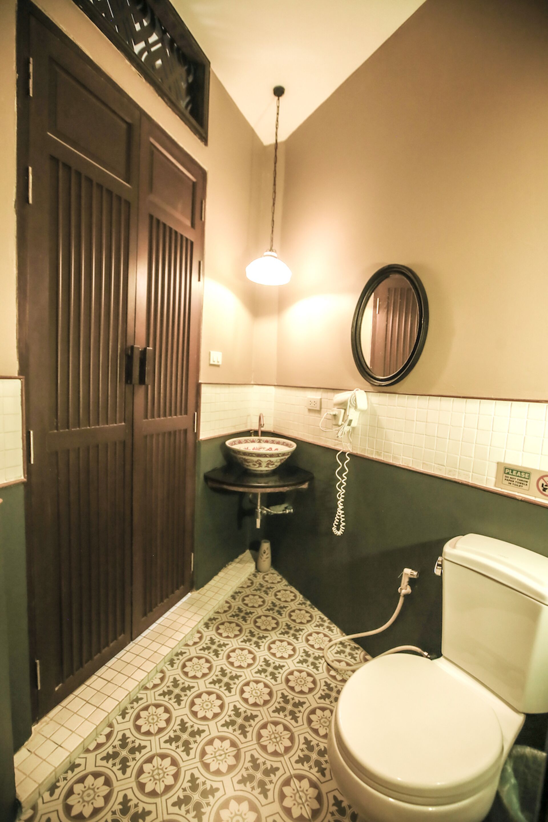 deluxe suite, balcony | bathroom | shower, free toiletries, hair dryer, towels
