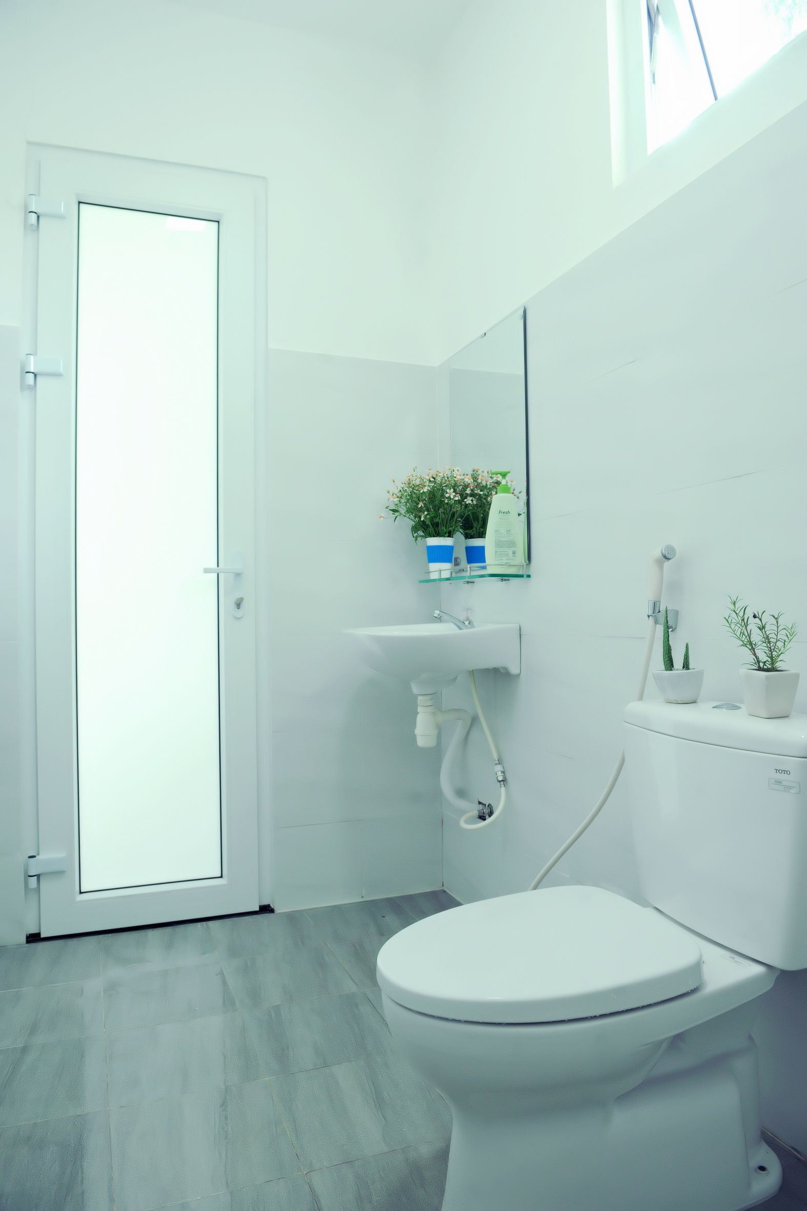 Deluxe Room, Balcony | Bathroom | Shower, free toiletries, hair dryer, slippers