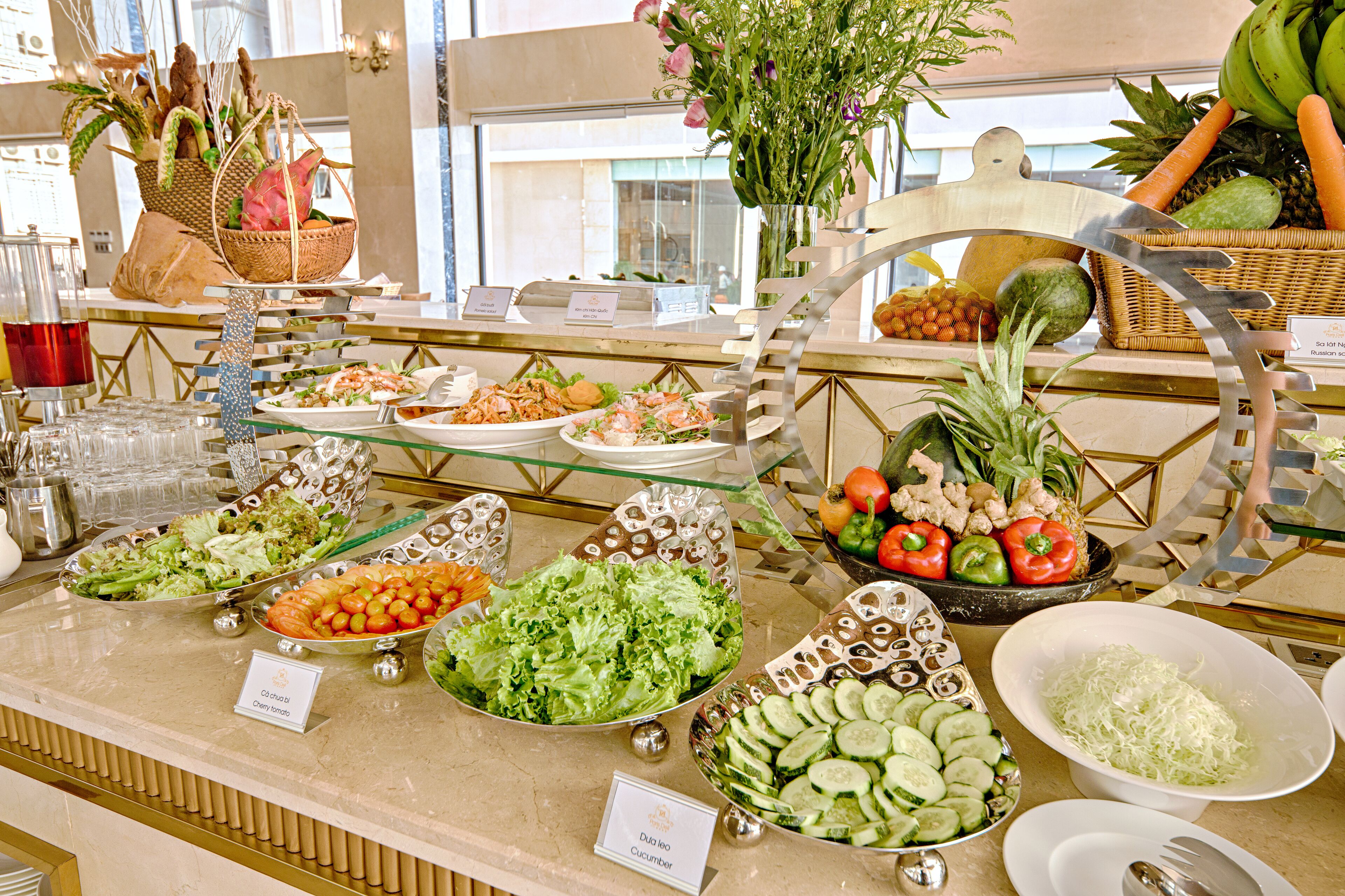 Daily buffet breakfast (VND 200000 per person)