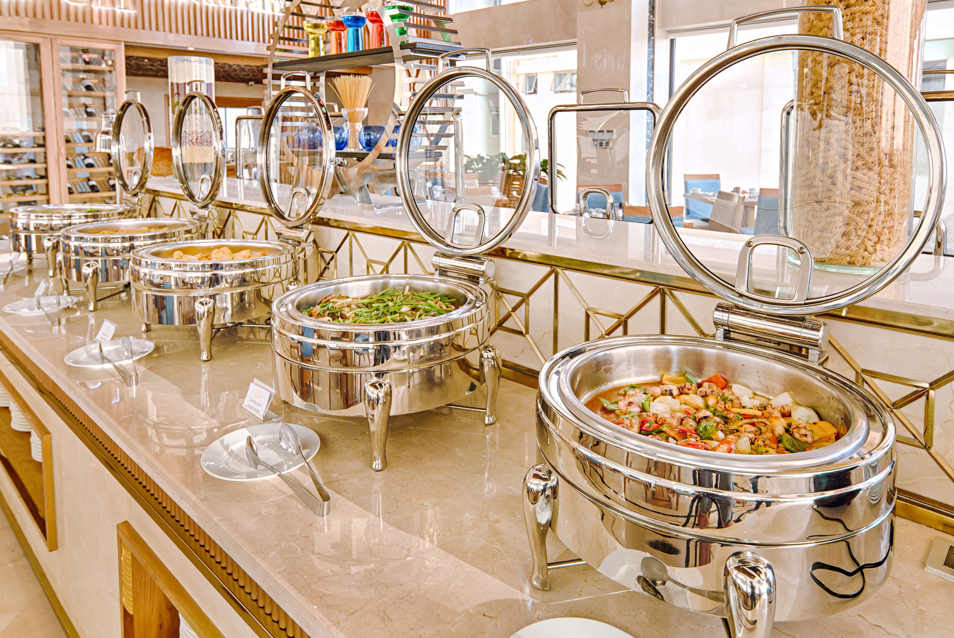 daily buffet breakfast (vnd 200000 per person)