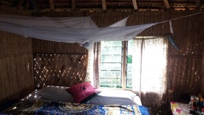 บ้านต้นไม้ลักซ์ชัวรี่, เตียงควีนไซส์ 1 เตียง, ห้องน้ำส่วนตัว, วิวภูเขา | เครื่องนอนระดับพรีเมียม, เตียงพร้อมฟูกเสริมที่นอน, ตู้นิรภัยในห้องพัก