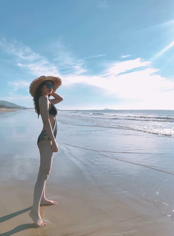 Una playa cerca, arena blanca