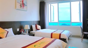 Minibar, in-room safe, desk, soundproofing - Hai Tien Plaza Hotel (Hoang Hoa)