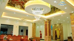 A spacious lobby with a chandelier, wooden furniture, and a modern ceiling design. - Hai Tien Plaza Hotel (Hoang Tien)