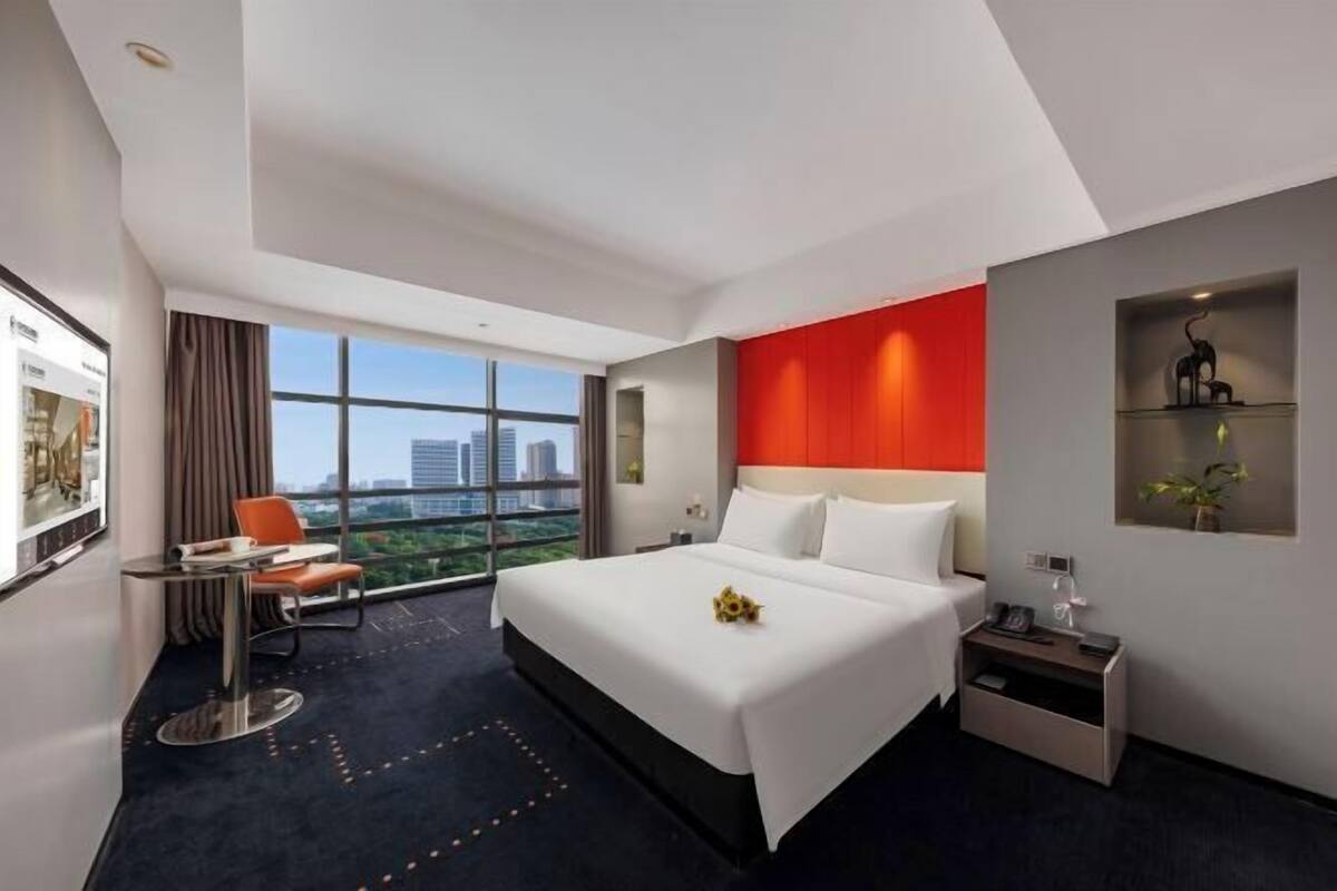 Minibar, in-room safe, desk, blackout curtains