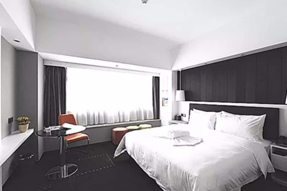 Minibar, in-room safe, desk, blackout curtains