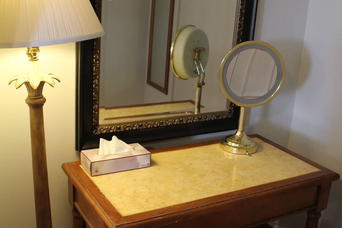 room, kitchenette | 1 bedroom, blackout curtains, iron/ironing board, free wifi