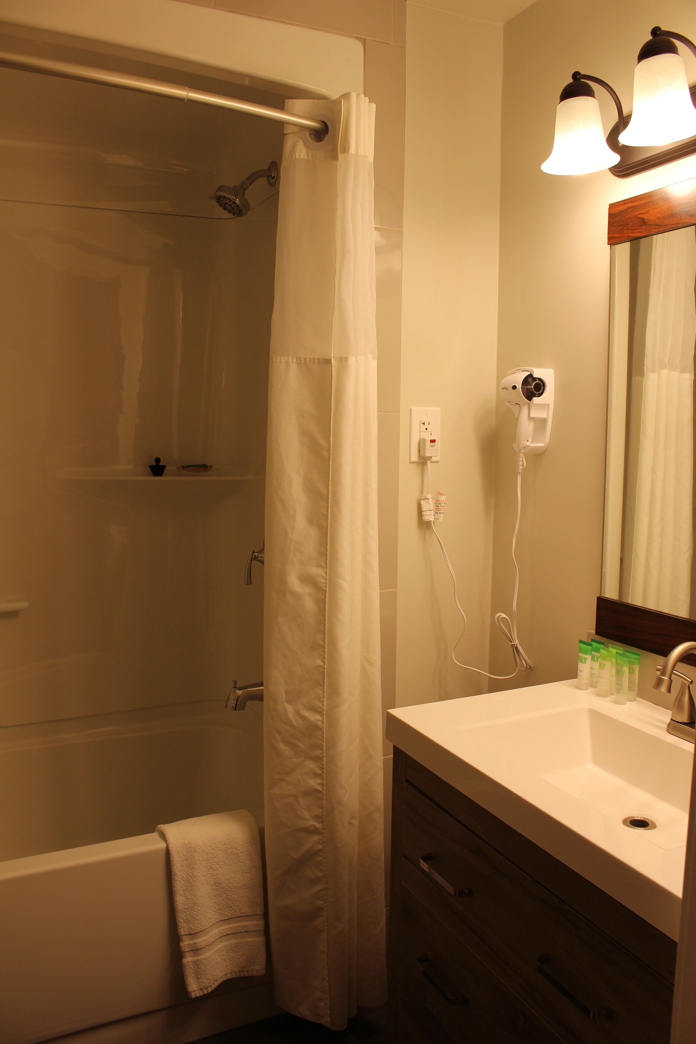 room, kitchenette | bathroom | combined shower/bathtub, deep-soaking bathtub, hair dryer, towels