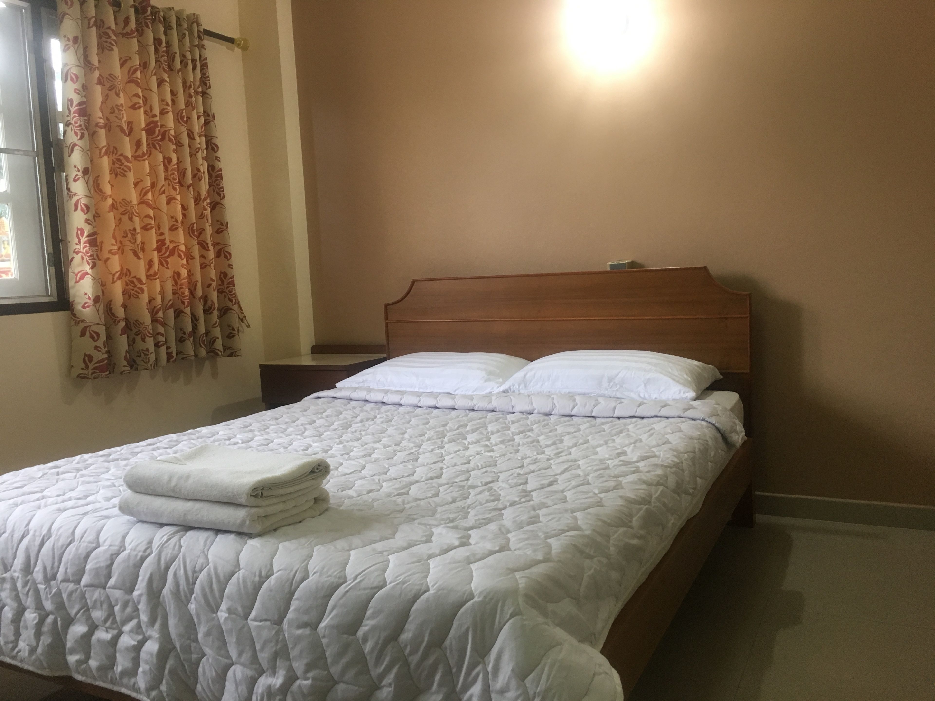 デスク、WiFi (無料)