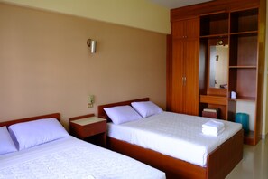Standard Quadruple Room | Desk, free WiFi - Jor Koo City Hotel (Ban Chang)