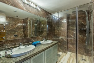 Ducha, cabezal de ducha tipo lluvia, artículos de tocador gratuitos