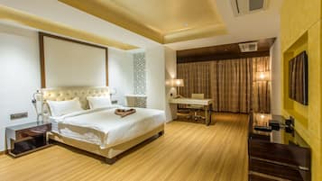 Suite, 1 Bedroom | 1 bedroom, premium bedding, minibar, in-room safe