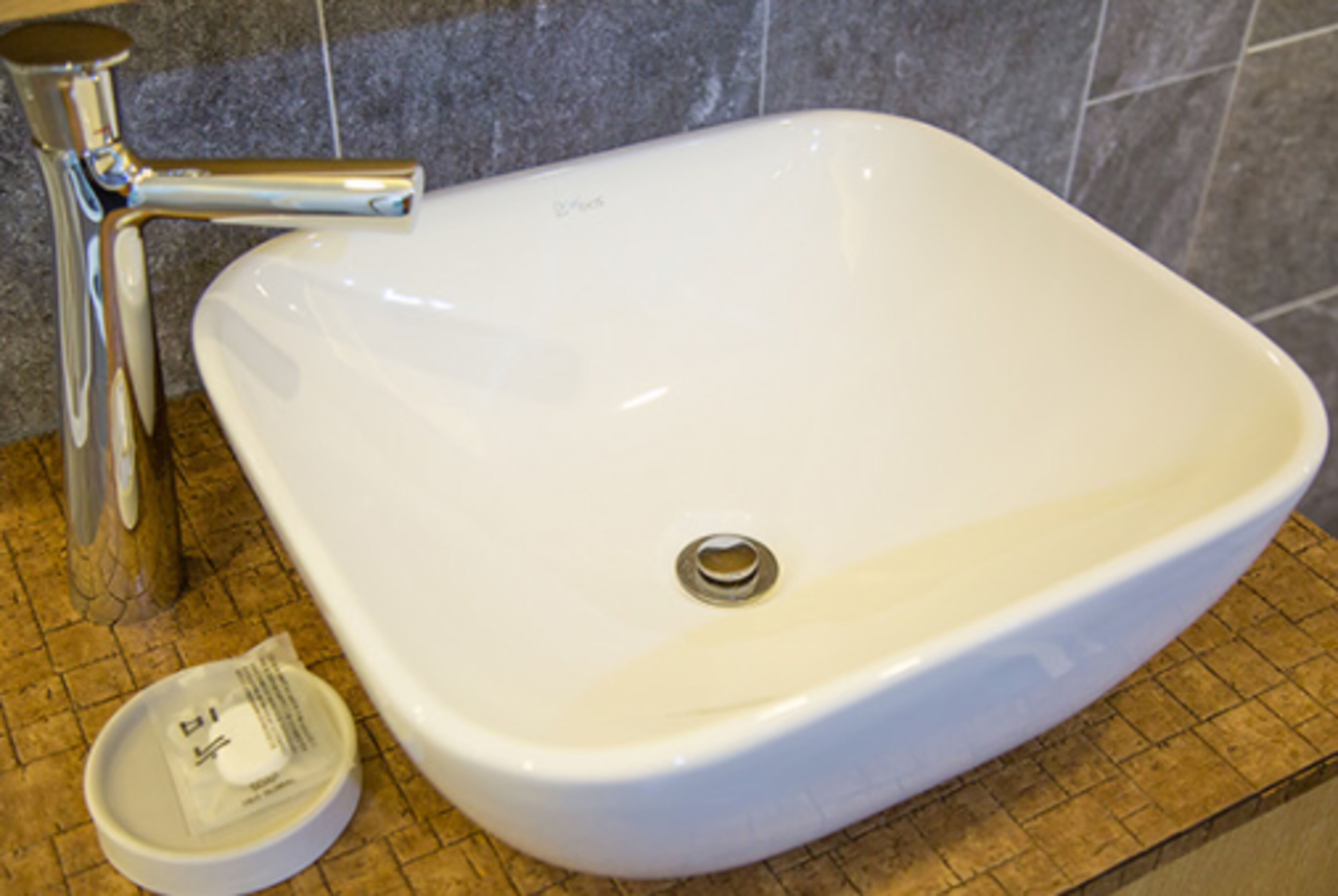 suite | bathroom | shower, towels