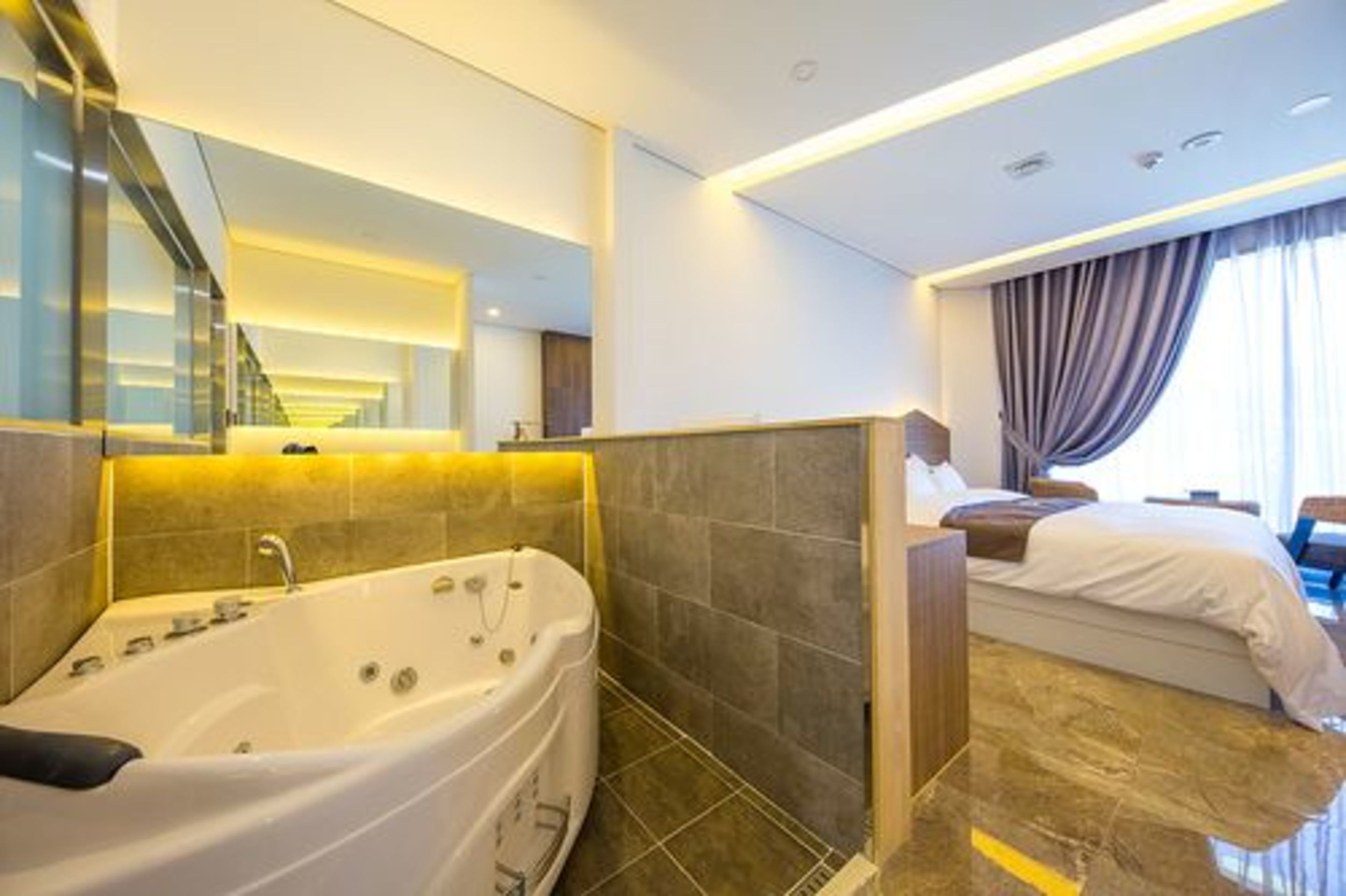 jetted bathtub