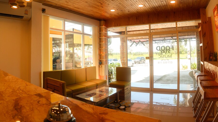 Baan URT Suratthani Airport Hotel