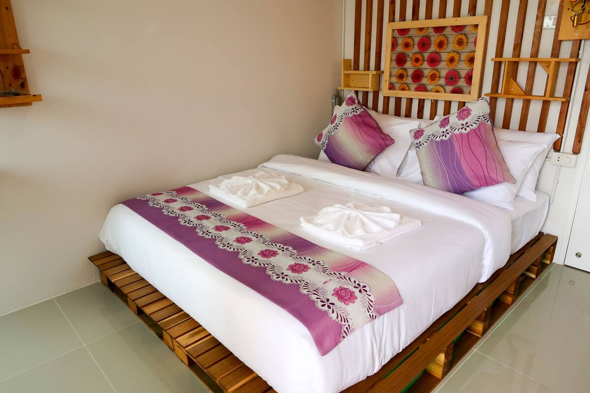 Chambre Double, balcon | Bureau, Wi-Fi gratuit, draps fournis