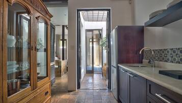 Cottage, 1 Bedroom, Garden View | Private kitchen | Full-size fridge, oven, stovetop, coffee/tea maker