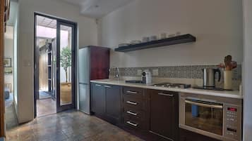 Cottage, 1 Bedroom, Garden View | Private kitchen | Full-size fridge, oven, stovetop, coffee/tea maker