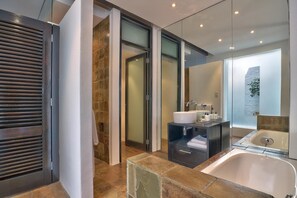 Cottage, 1 Bedroom, Garden View | Bathroom | Separate bathtub and shower, deep-soaking bathtub, free toiletries - Clydebank Cottage (Cape Town)