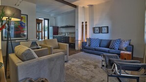 Living room - Clydebank Cottage (Cape Town)