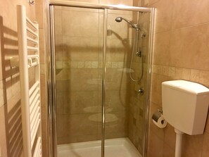 Exclusive-Haus, 2 Schlafzimmer | Badezimmer | Dusche, kostenlose Toilettenartikel, Handtücher