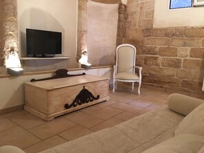 Exclusive House, 2 Bedrooms | Living area | Flat-screen TV