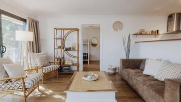 Appartamento Deluxe, 2 camere da letto, per soggetti allergici, vista fiume | 1 camera, materassi a doppio strato, con stile personalizzato