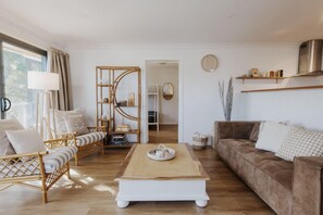 Apartament Deluxe, 2 dormitoris, hipoal·lergogen, vistes al riu | 1 dormitori i matalassos amb encoixinament addicional 