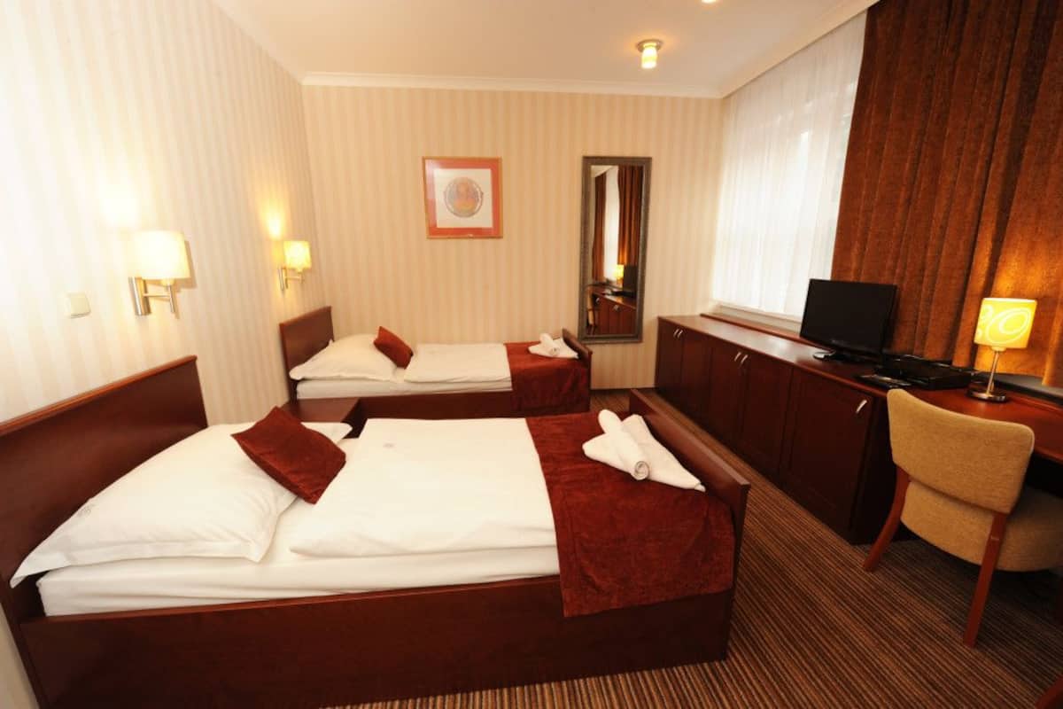 Standard Double or Twin Room | In-room safe, desk, blackout drapes, free cribs/infant beds