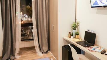 Minibar, Zimmersafe, Schreibtisch, schallisolierte Zimmer