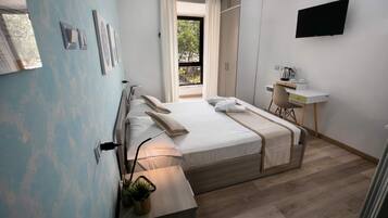 Classic-Doppelzimmer | Minibar, Zimmersafe, Schreibtisch, schallisolierte Zimmer