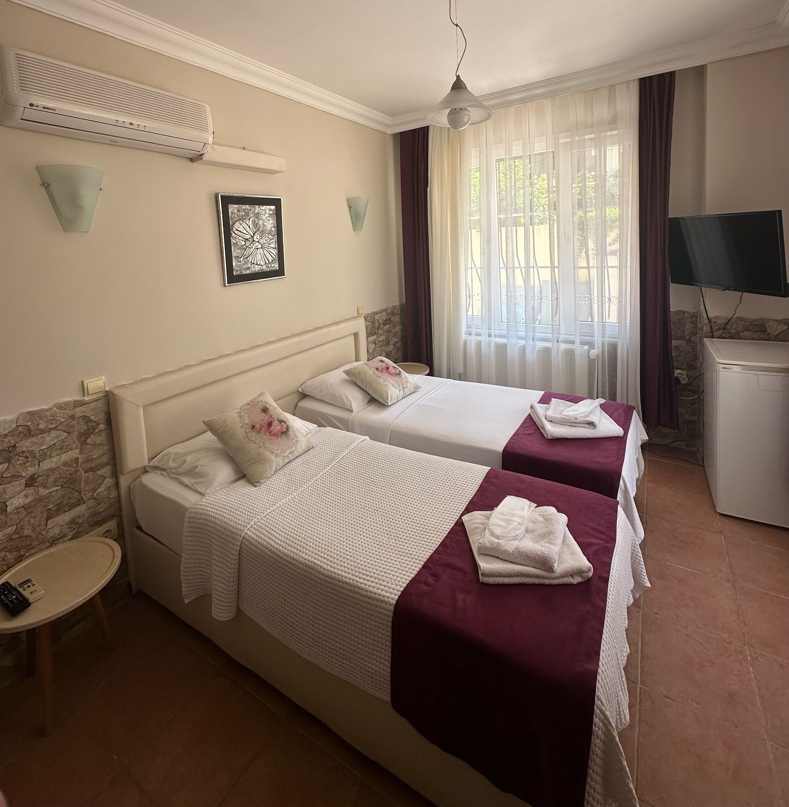 standard double or twin room | minibar, soundproofing, free wifi, bed sheets
